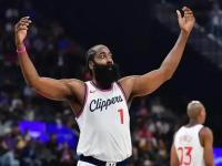 米兰体育-浓眉在比赛中受伤退赛，哈登主帅表示担忧！