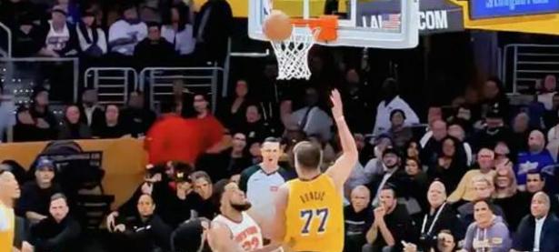 米兰体育入口-湖人队惨败后更衣室爆发冲突，主帅回应，本站设计女人您的.